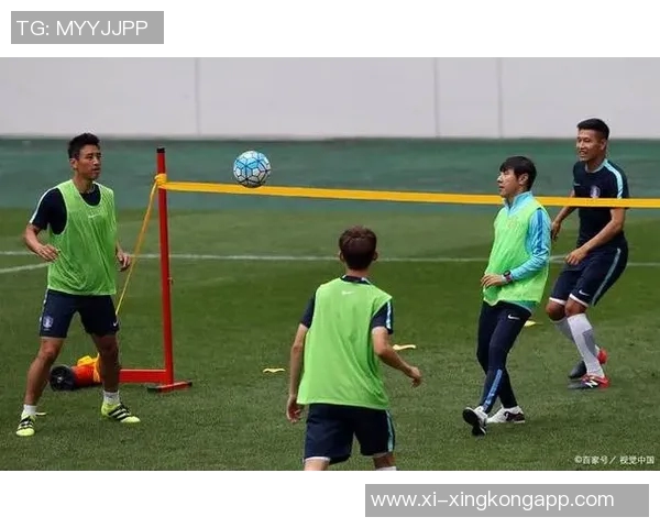 提升足球技术的关键因素足球平衡训练的重要性与实用方法探讨 提升足球技术的关键因素足球平衡训练的重要性与实用方法探讨